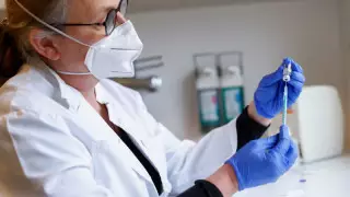 Германияда вакцина төтеп бере алмайтын коронавирус штамы пайда болуы мүмкін