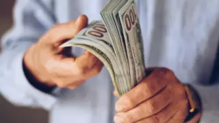 "100 мың доллар пара алған". Жамбыл облысында шенеунік күдікке ілінді