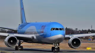 "Әуедегі қыз" Boeing ұшақтарының қысқаша тарихымен бөлісті