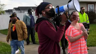 АҚШ-та полицей афроамерикалық қызды атып өлтірді: наразылық шарасы басталды