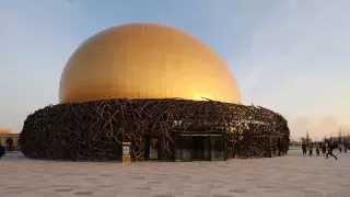 Түркістанда жаңа театрдың мұнарасы желден қирап жатыр