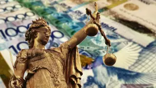 Алматыда сот төрағасы алаяқтық жасады деген күдікке ілінді