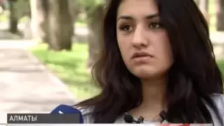 Николь Энистон ер адамның пенисін еш қиындықсыз мініп, оның сиськи серпілуде!