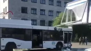 "Жарнама бағанын соққан". Павлодарда автобус жол апатына ұшырап, 4 адам зардап шекті