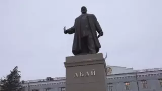 Абай ескерткішіне жұмыртқа лақтырған павлодарлық 7 тәулікке қамалды