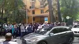 Алматылықтар Фархад Әбдірайымовты қошеметпен ақтық сапарға шығарып салды