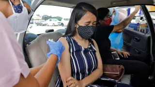 Үндістанда 20 адамға екі түрлі вакцина салынған