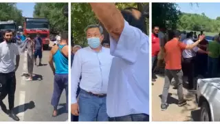 Талғар маңында ашулы тұрғындар жолды жауып тастады