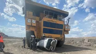 Қарағанды облысында алып жүк көлігі автокөлікті тас-талқан етті