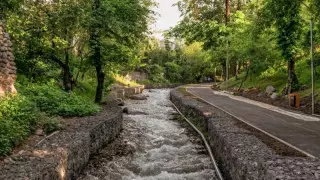 Алматыдағы Тереңқұрда бағдарларға ағылшынша қате жазылған