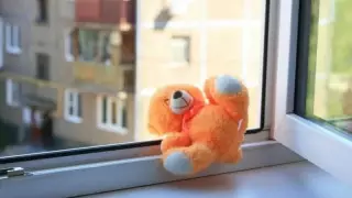 Ақтөбе облысында 7 жастағы бала бесінші қабаттан құлап, аман қалды