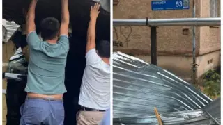 Шымкентте дауыл тұрып, сегіз көпқабатты үйдің шатыры қирады