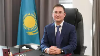 Түркістанның бұрынғы әкімі Өмірзақ Шөкеевтің орынбасары болды