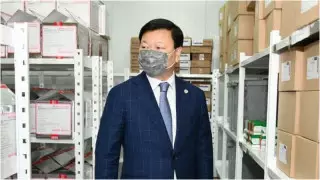 Цой дәрігерлерді қазақша құттықтады