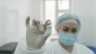 "Спутник V" әзірлеушісі вакцина неліктен бедеулікке әкелмейтінін түсіндірді