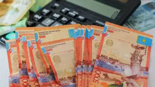 "Оқырман түсінбейді". Қаржы министрлігі БАҚ-тағы жауабы үшін сын естіді