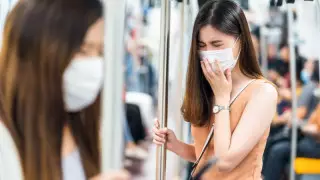 Вакцина салдырғандарда ғана пайда болатын COVID-19 симптомы аталды