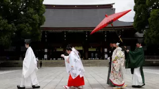 Жапонияда ерлі-зайыптыларға екі түрлі фамилиясы болуына тыйым салынды