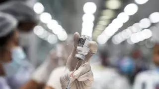 Өздері ұсынды - Сағынтаев қызмет көрсету саласындағы міндетті вакцинация туралы