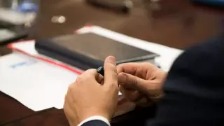 Депутаттарға жаңа құқық беріледі: Президент заңға қол қойды