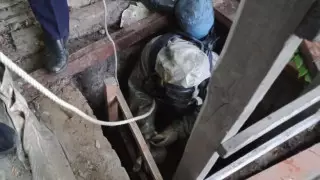 Алматыда көшедегі әжетхана құдығына екі бала мен әжесі құлап мерт болды