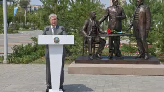 Президент Алаш қайраткерлеріне арналған ескерткіштің ашылуына қатысты