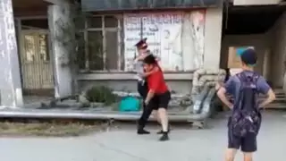 Атырауда тұрғын полицеймен төбелесті