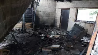 "Қасақана өртеуі мүмкін". Оралда төрт отбасы баспанасыз қалды