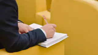 Вакцина салдырудан бас тартқан қызметкер жұмыстан босатылуы мүмкін бе?