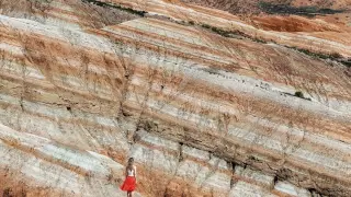 "Зебра" тортына ұқсайды. Атақты "Қыз-Жібек" фильмін түсірген жолақты таулар