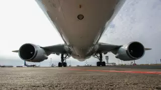 Дубай әуежайында екі ұшақ соқтығысты