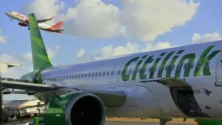 Индонезияда әйел киімінде ұшаққа мінген жолаушы ұсталды