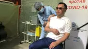 Қырғызстан президенті сауда орталығында Sinopharm вакцинасын салдырды