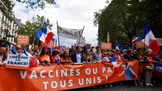 Францияда COVID-паспортына қарсы 200 мыңнан аса адам наразылыққа шықты