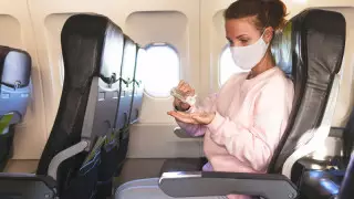 Бортсерік неліктен ұшақта қысқа балақ киюге болмайтынын айтты