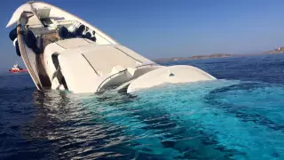 Грекияда туристер мінген яхта суға кетті