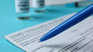 АҚШ-та Қытайдан жіберілген 3 мыңнан аса жалған вакцинация сертификаты тәркіленді