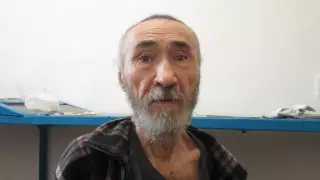 "Қолын көтере алмайды". Қоғам белсендісі Арон Атабектің жағдайы нашарлаған