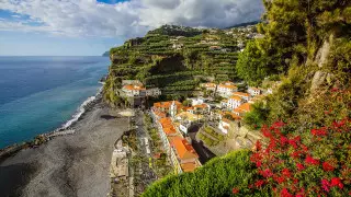 Танымал курортта туристер жұмбақ жағдайда жоғалып жатыр