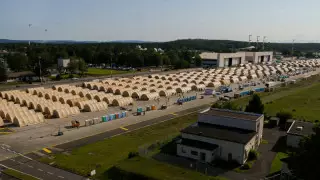 Мыңдаған ауған қызылшаға байланысты Германияның әуе базасында қалып қойды