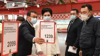 Қызылорда облысының әкімі сауда орындарындағы бағаны тексерді