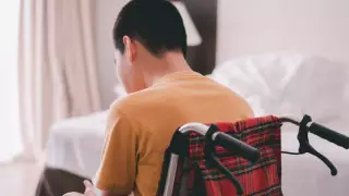 Сенат мүгедектігі бар балаларға жаңа жәрдемақы бекітті