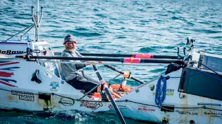 Судан қорқатын ер адам мұхитты жалғыз жүзіп өтті