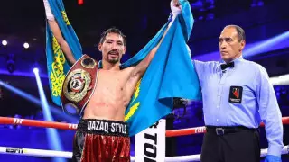 Жәнібек Әлімханұлының 21 нокауты бар бұрынғы чемпионмен айқасының постері жарияланды