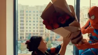 "Өрмекші адам" елордалық мұғалімді мерекесімен құттықтады