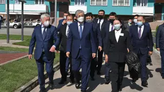 Тоқаевқа Жамбыл облысындағы ҒЗИ қызметкерлеріне арналған жаңа үйлер көрсетілді