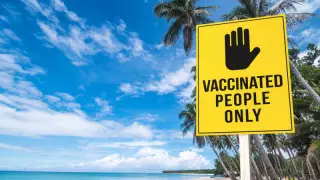 Әуекомпания вакцина алмаған жолаушыларға ұшуға тыйым салды