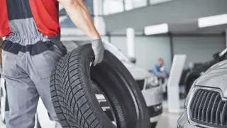 Алматыда жүргізушілерге қысқы дөңгелек салуға кеңес берілді