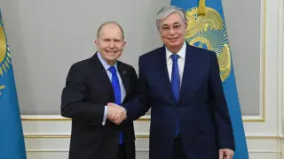 "Біз мұны ешқашан ұмытпаймыз". Тоқаев америкалық дипломатқа алғыс айтты