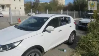 Атырауда көліктен 2 миллион теңге ұрлап кеткендер ұсталған сәттің видеосы тарады